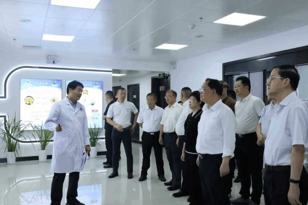 广东省深圳市人大常委会党组书记、主任骆文智调研巴马乡村振兴研究院