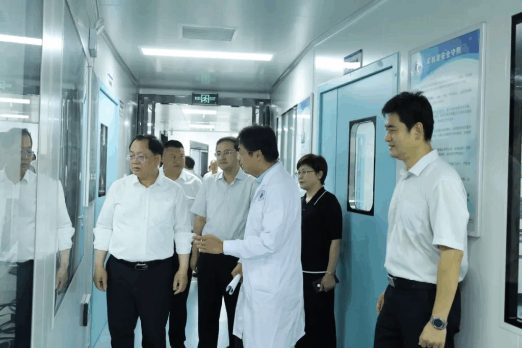 广东省深圳市人大常委会党组书记、主任骆文智调研巴马乡村振兴研究院