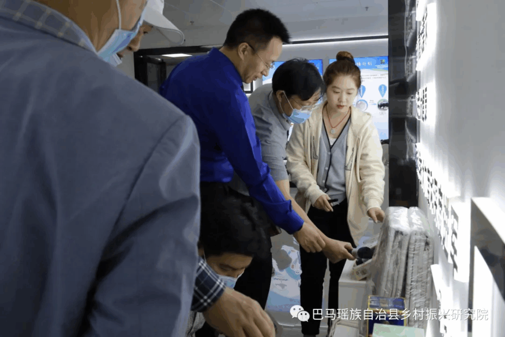 广西2022年生态文明示范区绿色转型发展现场会嘉宾一行深入巴马乡村振兴研究院调研