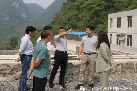 中国农业科学院深圳农业基因组研究所党委副书记、副所长钱万强深入巴马乡村振兴研究院相关项目调研