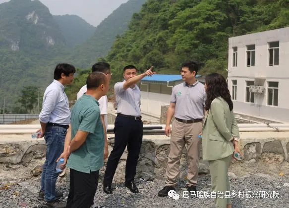 中国农业科学院深圳农业基因组研究所党委副书记、副所长钱万强深入巴马乡村振兴研究院相关项目调研