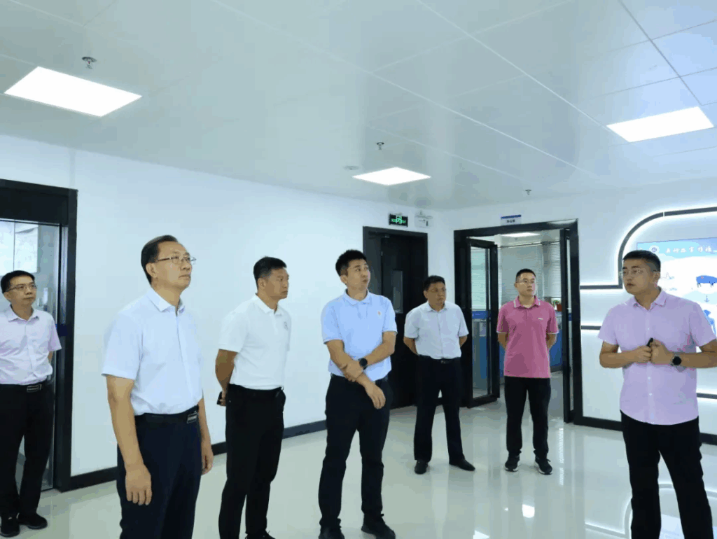 中国热带农业科学院党组书记崔鹏伟调研巴马乡村振兴研究院