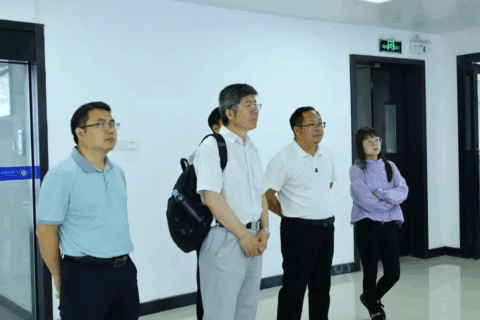 欧洲自然科学院院士、英国皇家工程院院士、伯明翰大学教授、清华大学访问学者张志兵调研巴马乡村振兴研究院